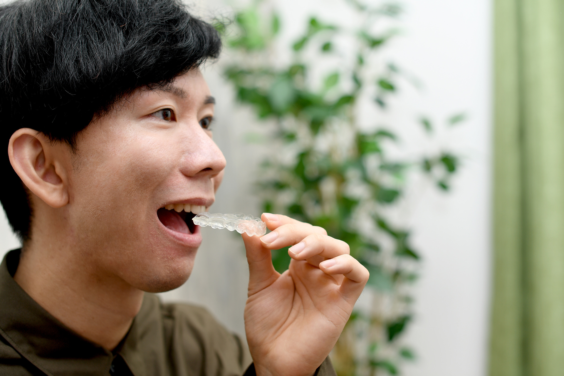 透明なマウスピースによる矯正治療のご提案
